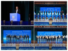 导师马哲伦取所带班级学生代表刘定佳同