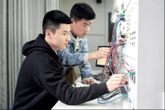 <strong>培育德智体美劳展</strong>