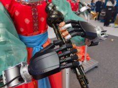 笼盖从常规物体操做到微不雅细密功课的